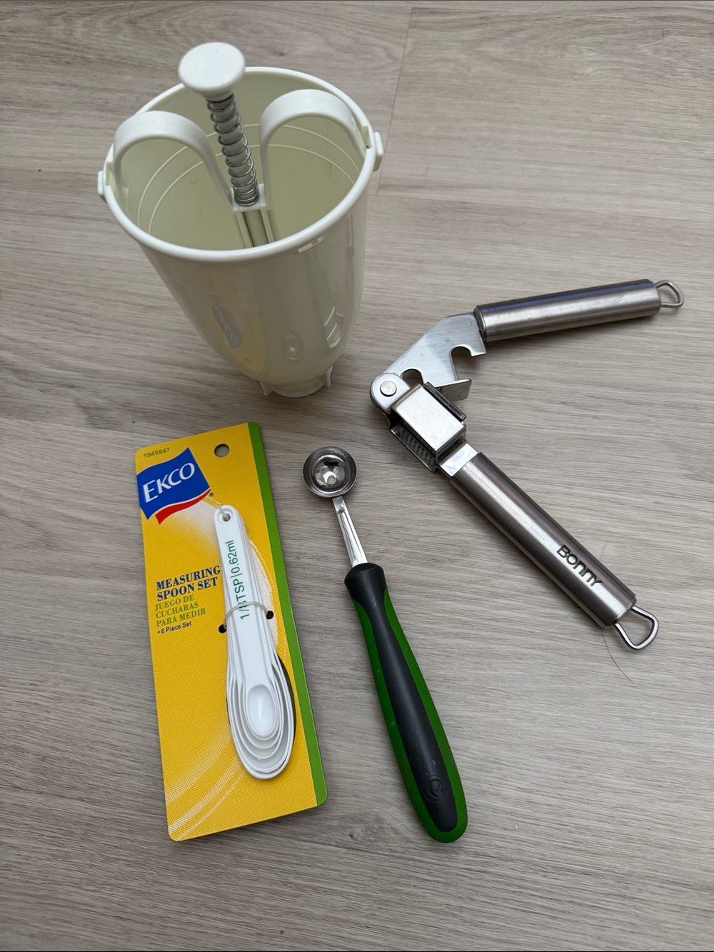 EKCO Measuring Spoon Set & Kitchen Tool Bundle - White, Green, Stainless